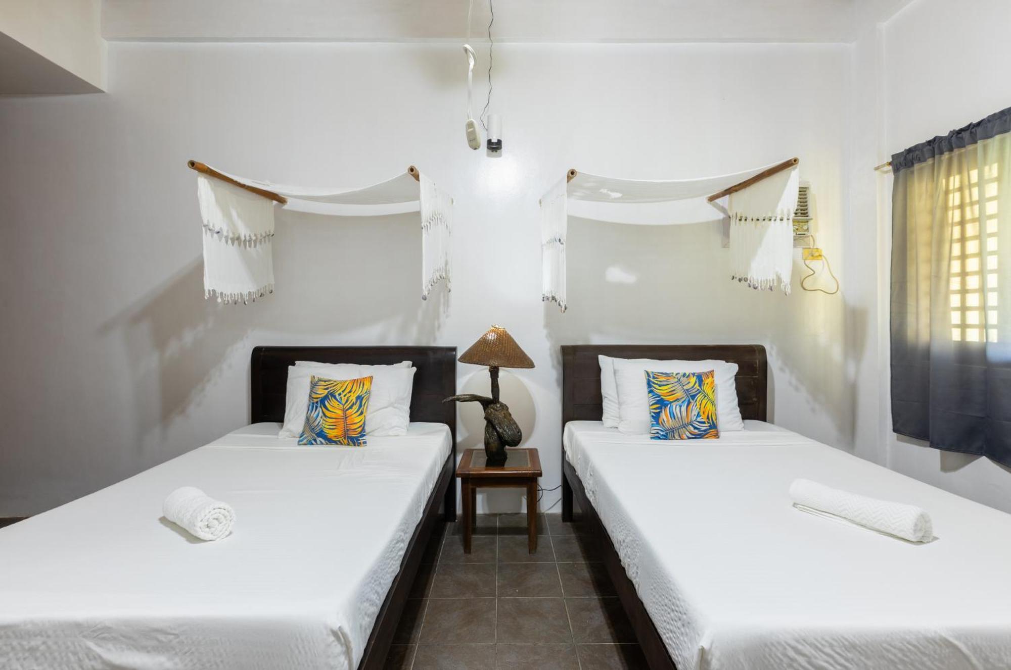 Nabulao Beach Resort Hinoba-an Esterno foto